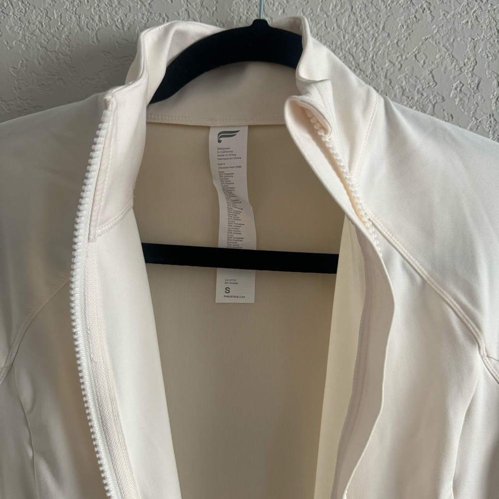 Fabletics Trinity Utility Running Jacket - Picture 6 of 9